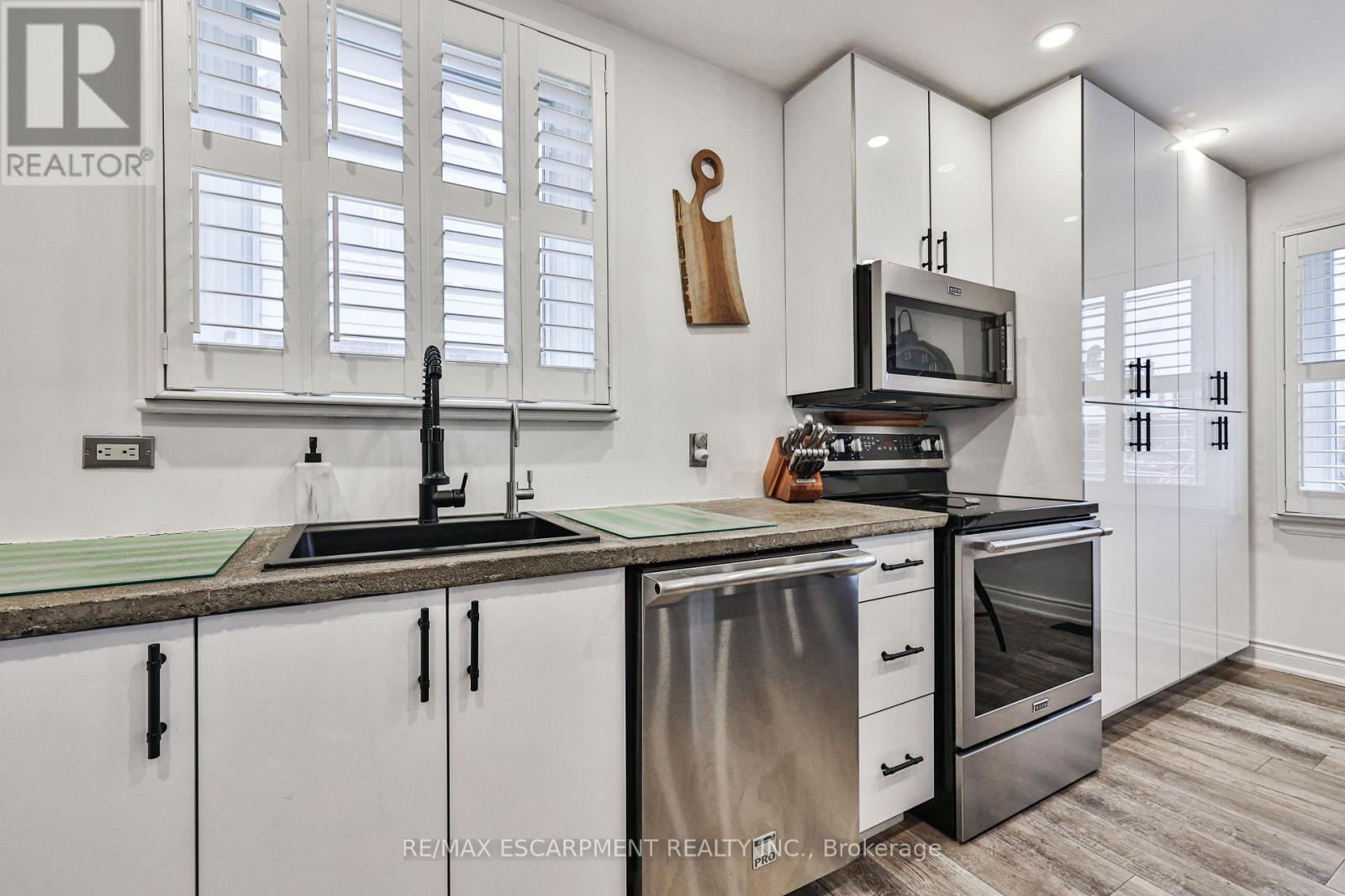 60 Galbraith Drive, Hamilton, Ontario  L8G 1Z9 - Photo 8 - X12479203