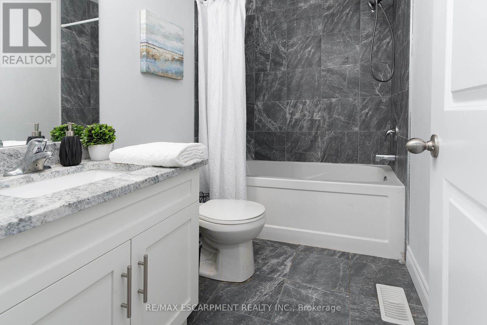 44 Miller Drive, Hamilton, Ontario  L9G 2J1 - Photo 20 - X12479223