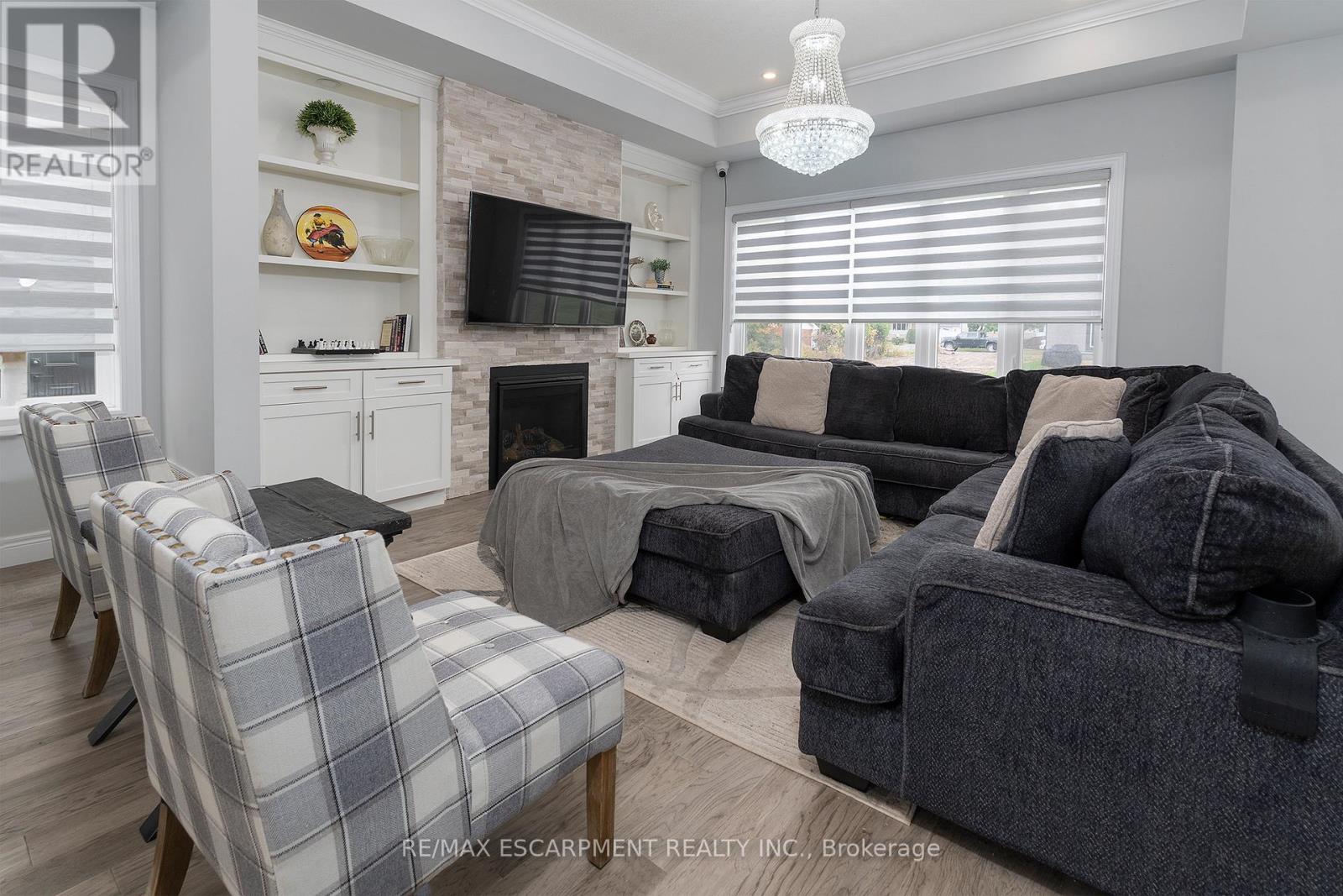 44 Miller Drive, Hamilton, Ontario  L9G 2J1 - Photo 8 - X12479223