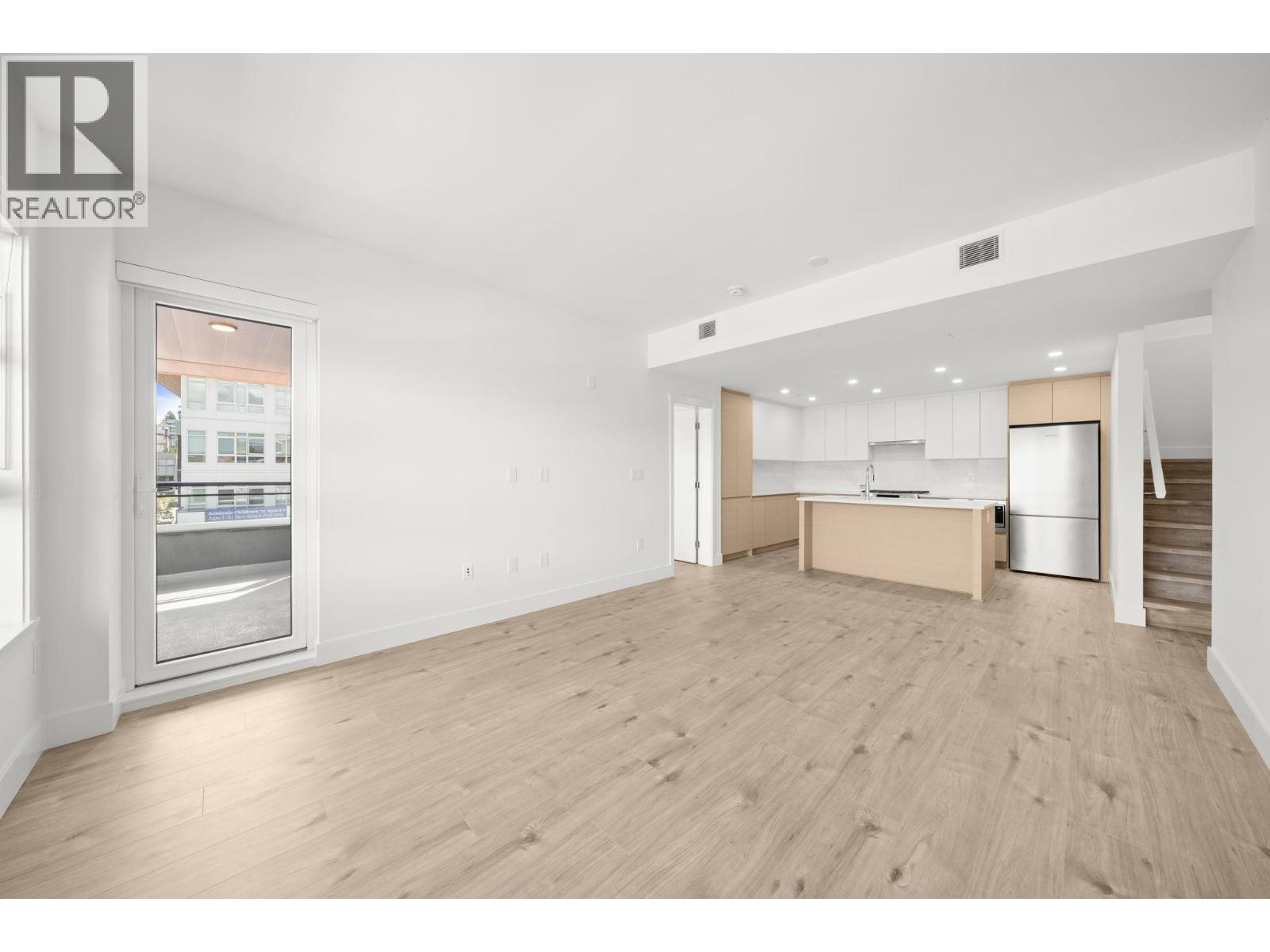504 4788 Hastings Street, Burnaby, British Columbia  V5C 0P4 - Photo 2 - R3061436