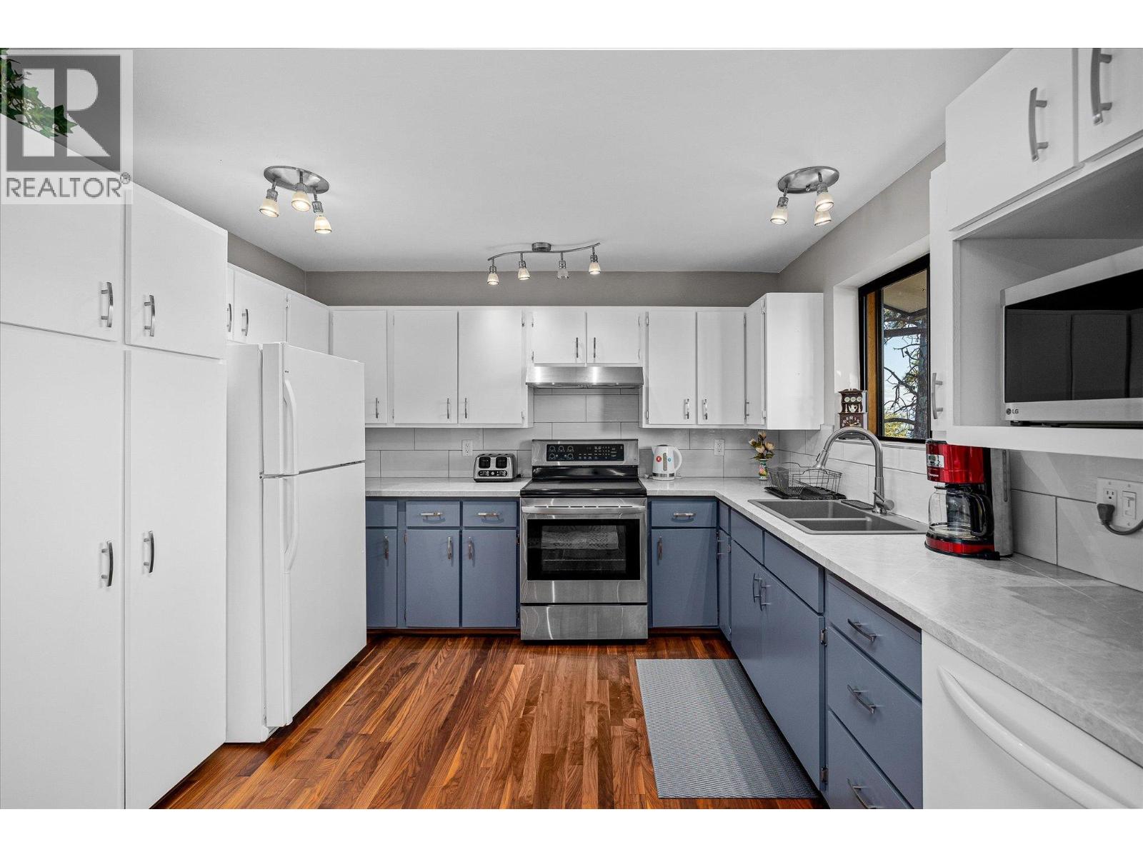 5821 Atkinson Crescent, Peachland, British Columbia  V0H 1X4 - Photo 5 - 10366640