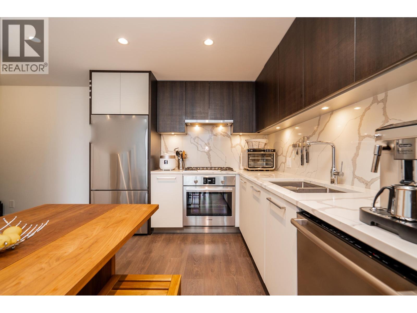 1701 567 Clarke Road, Coquitlam, British Columbia  V3J 0K7 - Photo 2 - R3061356
