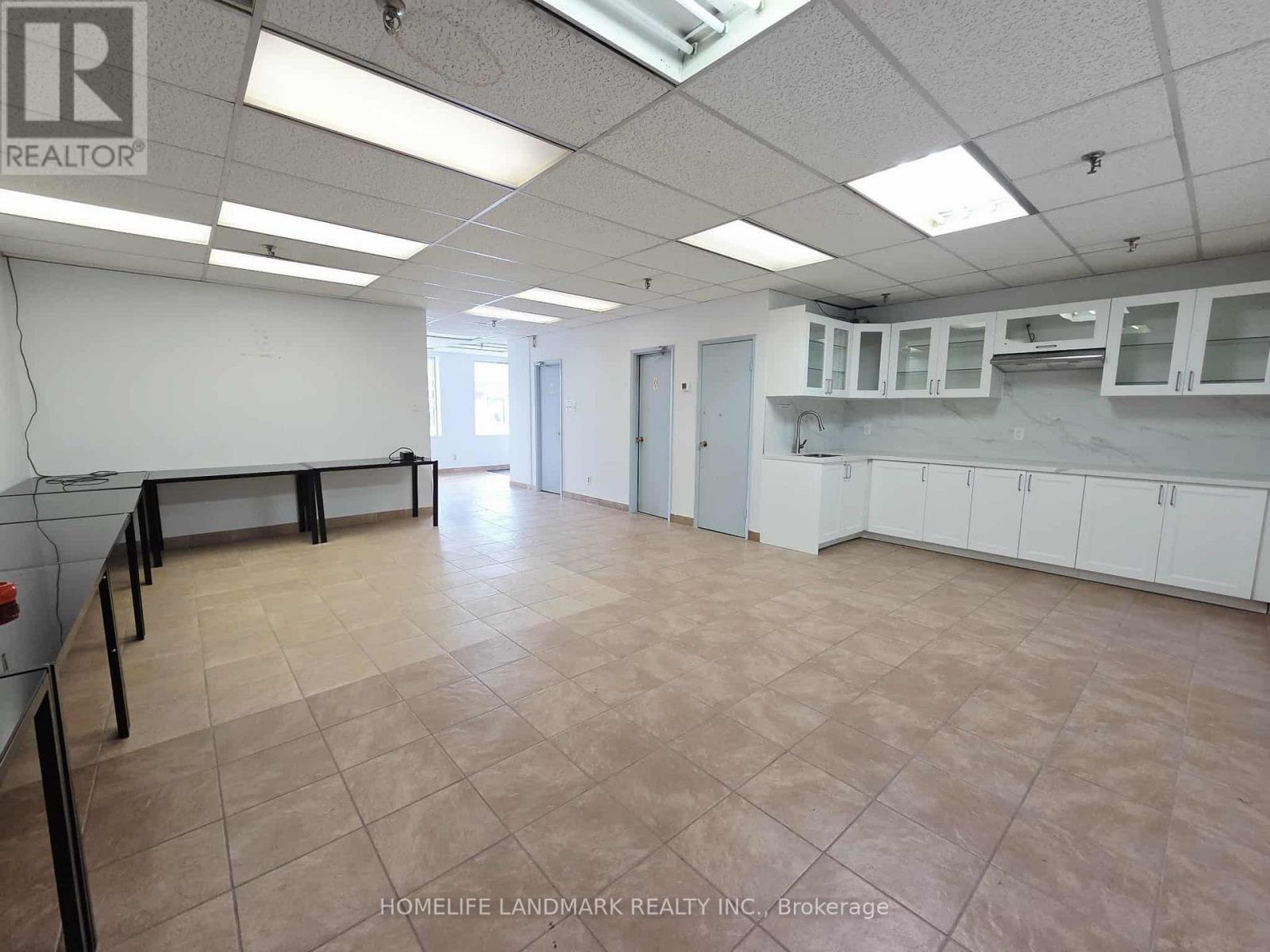 121 & 122 - 2465 Cawthra Road, Mississauga, Ontario  L5A 3P2 - Photo 14 - W12437091
