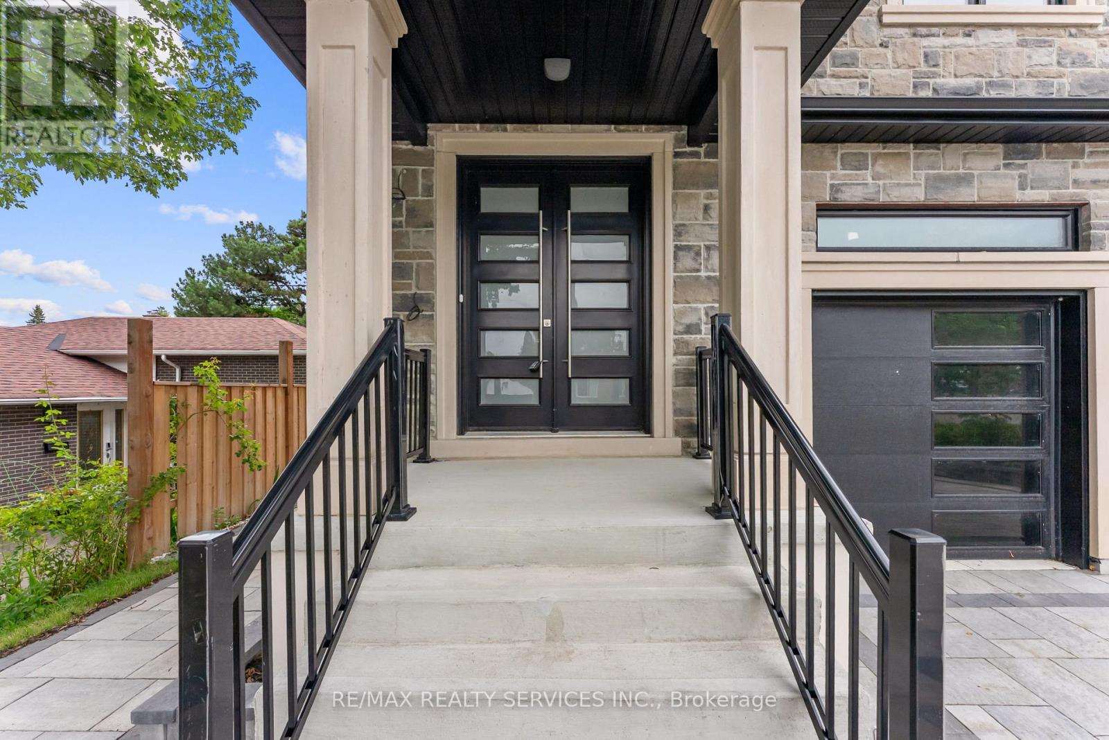 49 Greendowns Drive, Toronto (Scarborough Village), Ontario  M1M 2G6 - Photo 3 - E12477713