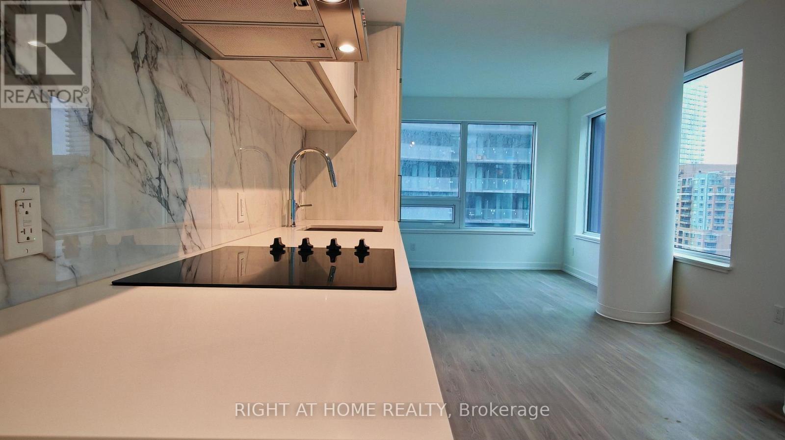 1216 - 8 Wellesley Street W, Toronto, Ontario  M4Y 0J5 - Photo 2 - C12479270