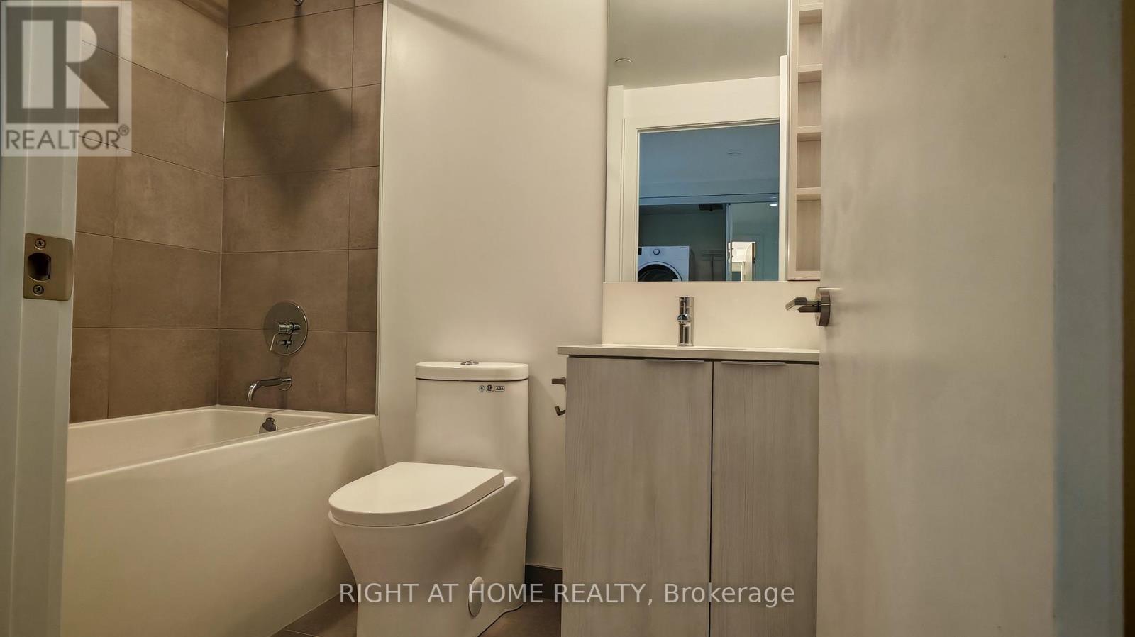 1216 - 8 Wellesley Street W, Toronto, Ontario  M4Y 0J5 - Photo 4 - C12479270