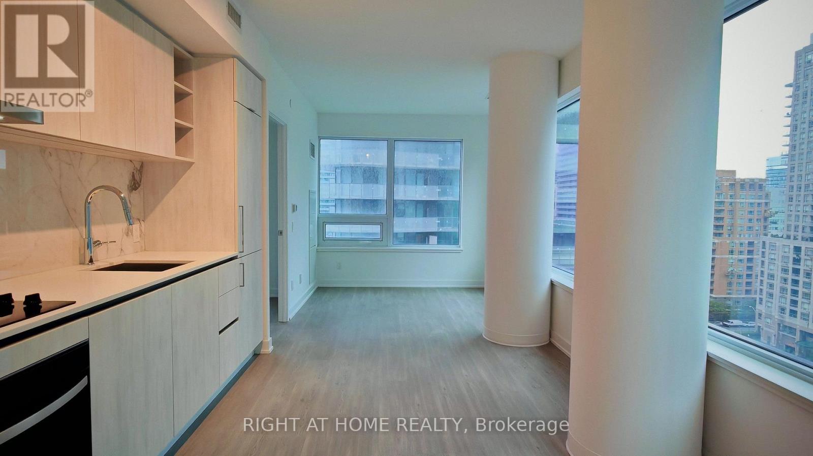 1216 - 8 Wellesley Street W, Toronto, Ontario  M4Y 0J5 - Photo 6 - C12479270