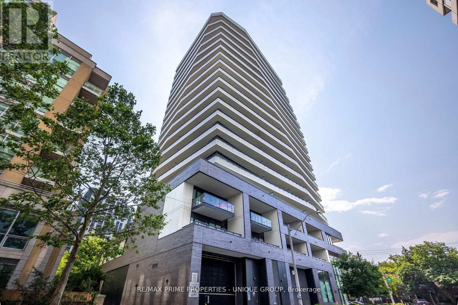 906 - 11 LILLIAN STREET, Toronto, Ontario