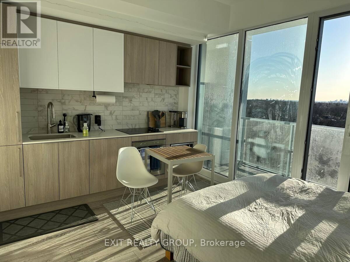 711 - 2020 Bathurst Street, Toronto, Ontario  M5P 0A6 - Photo 1 - C12479299