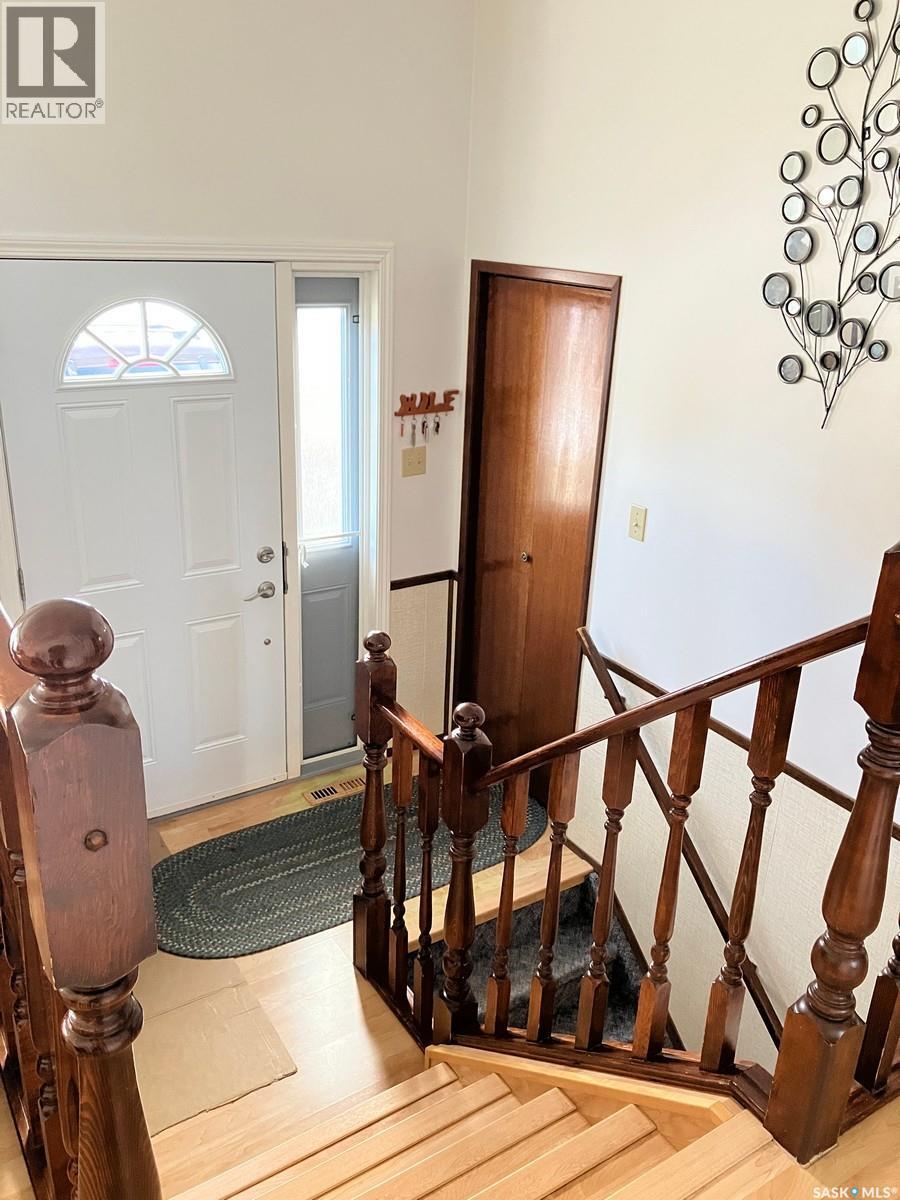 419 8th Avenue W, Nipawin, Saskatchewan  S0E 1E0 - Photo 4 - SK020845