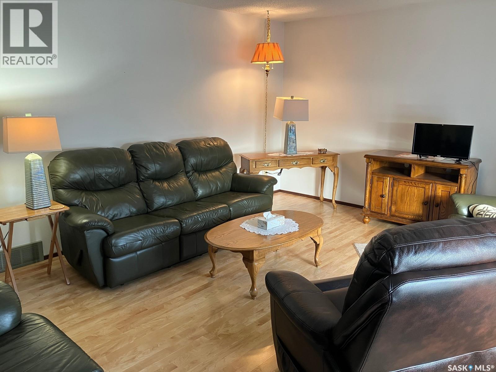 419 8th Avenue W, Nipawin, Saskatchewan  S0E 1E0 - Photo 6 - SK020845