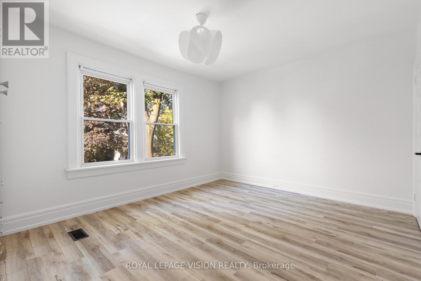 25 Bellefair Avenue, Toronto, Ontario  M4L 3T7 - Photo 22 - E12479247