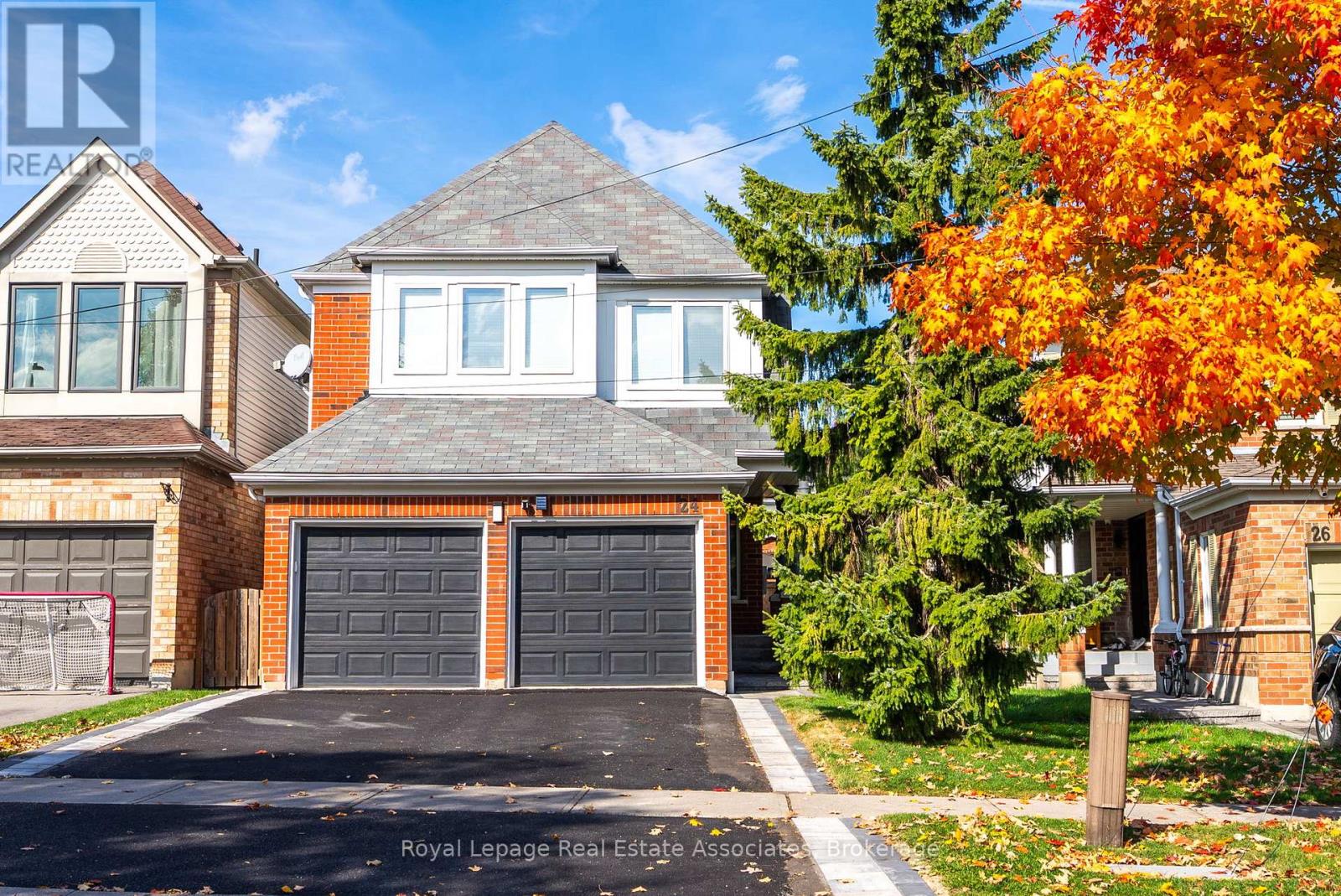 24 Spinning Lane, Whitby, Ontario  L1P 1M8 - Photo 2 - E12479271