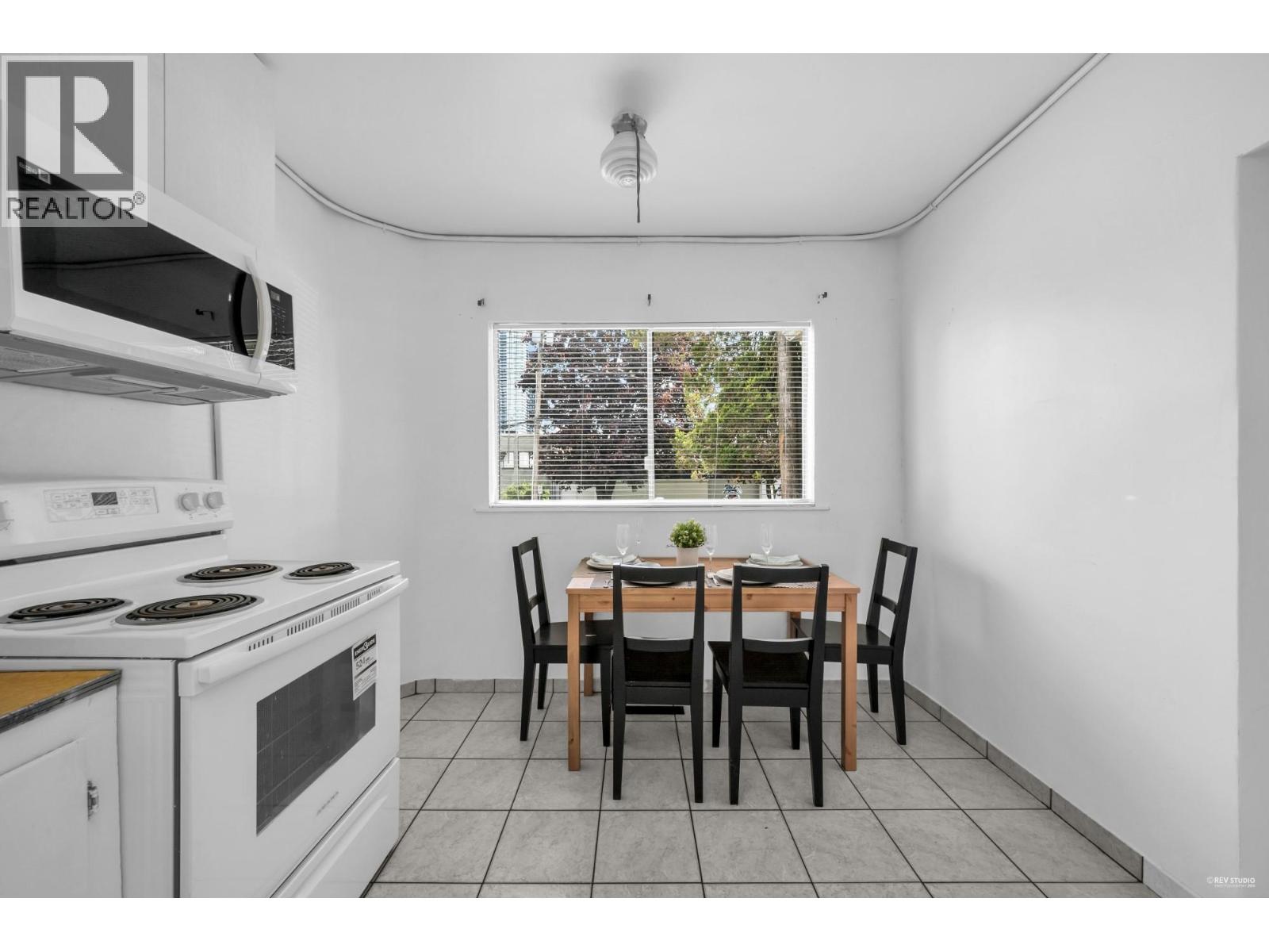 4021 Graveley Street, Burnaby, British Columbia  V5C 3T5 - Photo 8 - R3061435