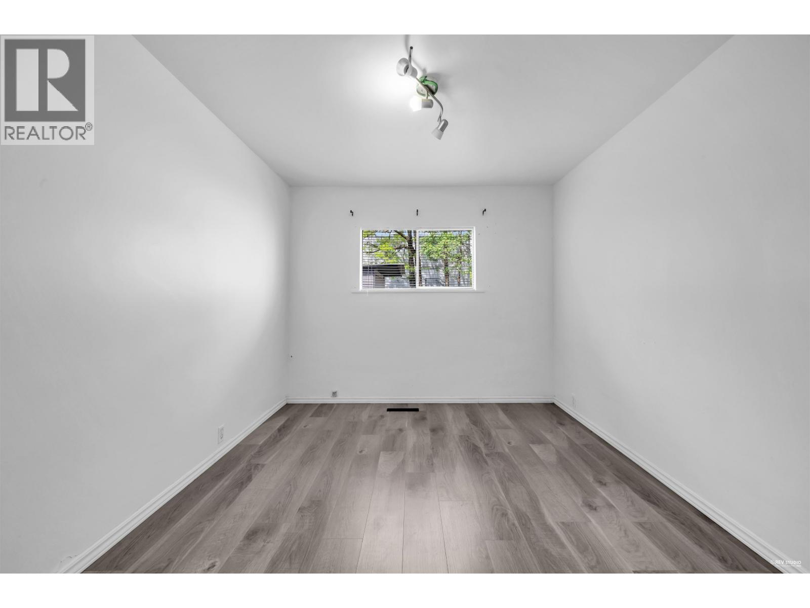 4021 Graveley Street, Burnaby, British Columbia  V5C 3T5 - Photo 12 - R3061435