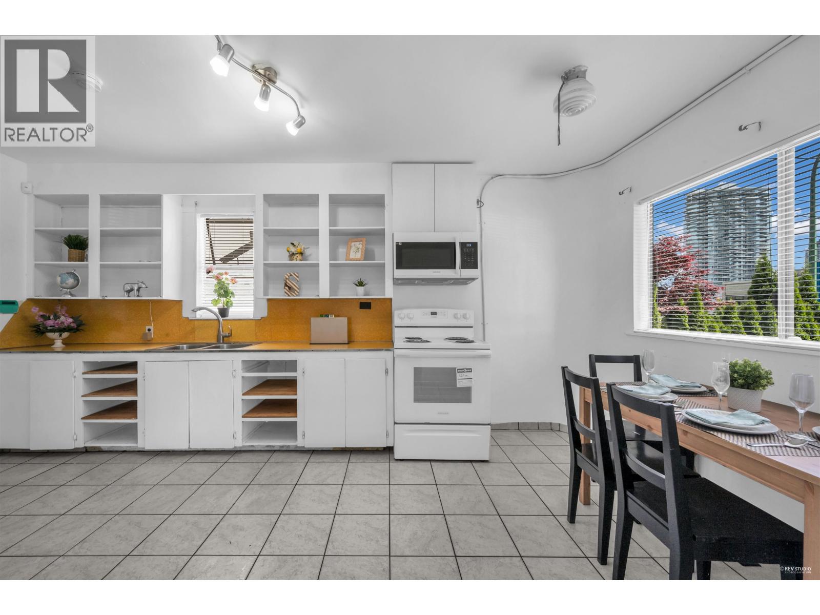 4021 Graveley Street, Burnaby, British Columbia  V5C 3T5 - Photo 6 - R3061435