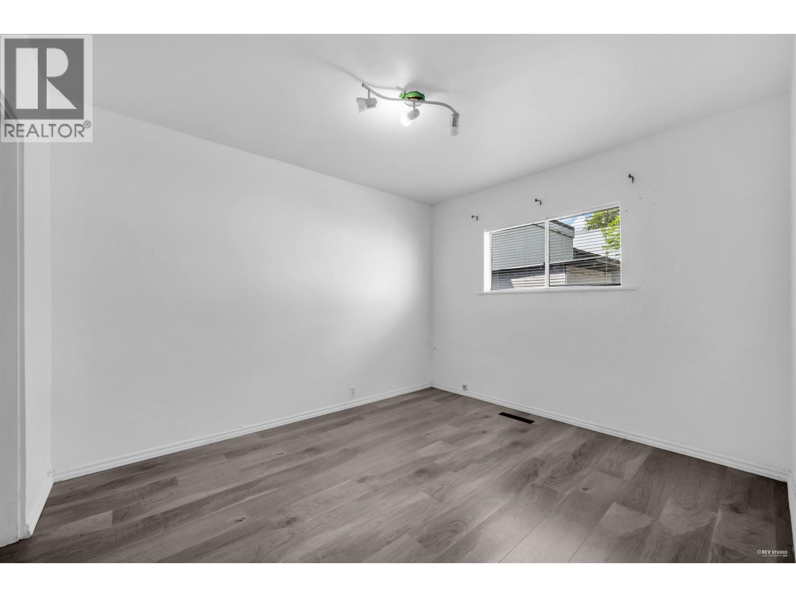 4021 Graveley Street, Burnaby, British Columbia  V5C 3T5 - Photo 11 - R3061435