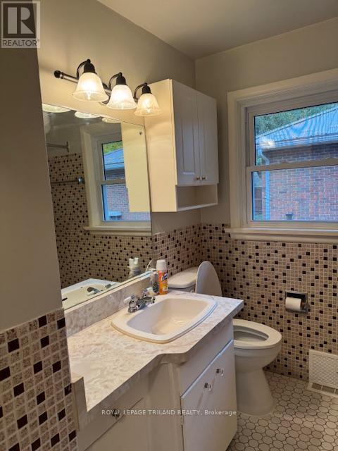 1938 Royal Crescent, London East (East I), Ontario  N5V 1N7 - Photo 11 - X12479317