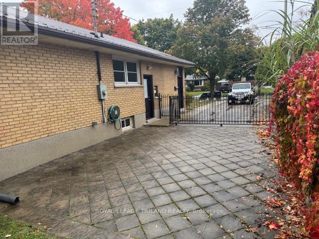 1938 Royal Crescent, London East (East I), Ontario  N5V 1N7 - Photo 16 - X12479317