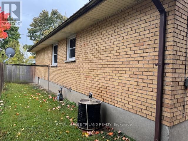 1938 Royal Crescent, London East (East I), Ontario  N5V 1N7 - Photo 17 - X12479317