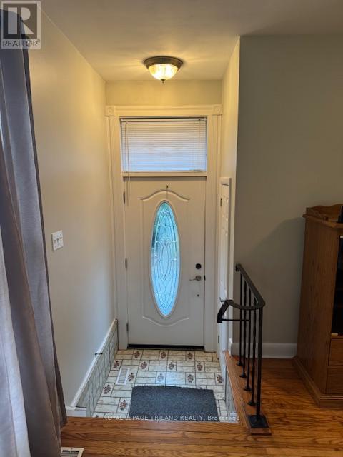 1938 Royal Crescent, London East (East I), Ontario  N5V 1N7 - Photo 2 - X12479317