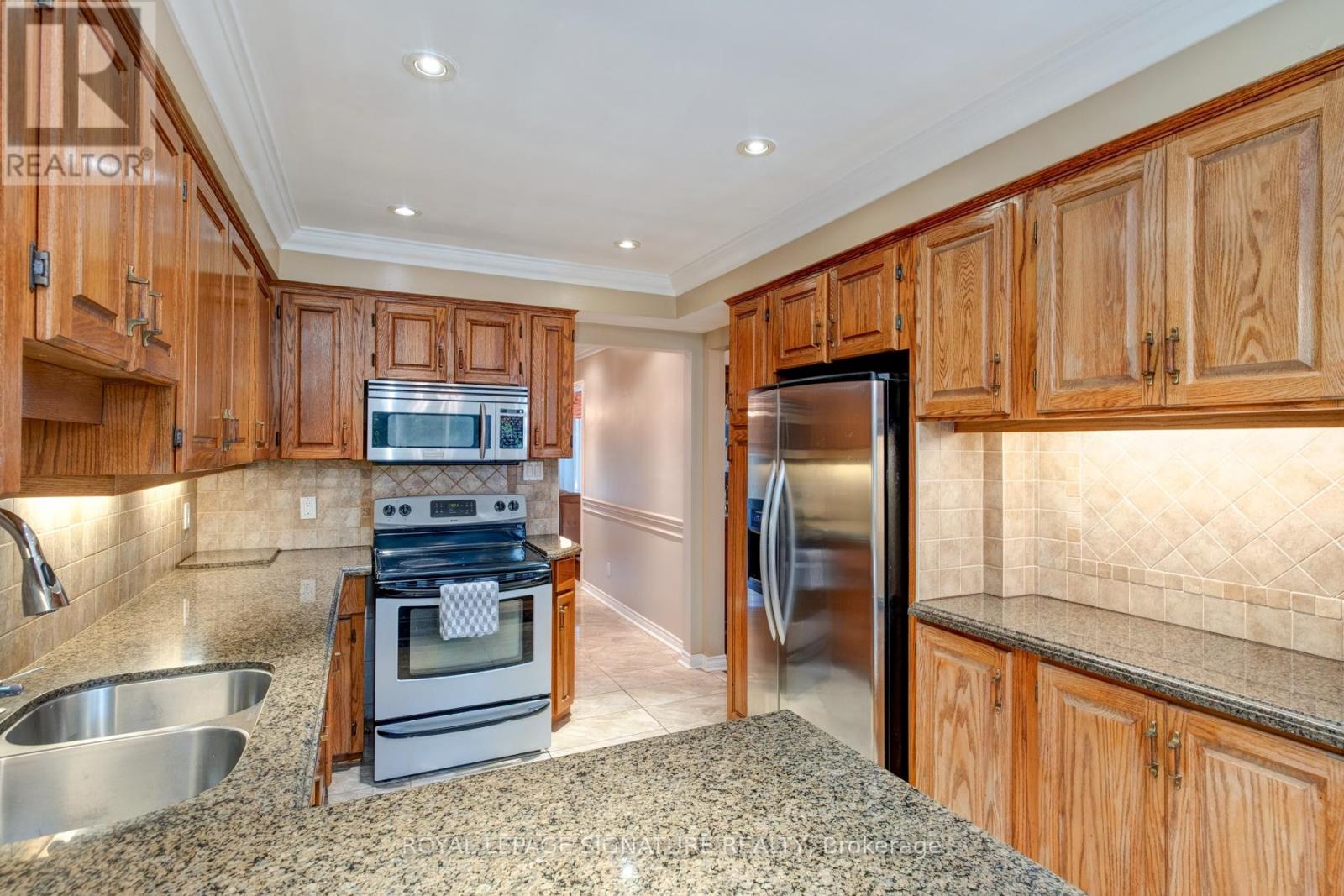 4 Ruth Court, Whitchurch-Stouffville, Ontario  L4A 2E3 - Photo 11 - N12479234