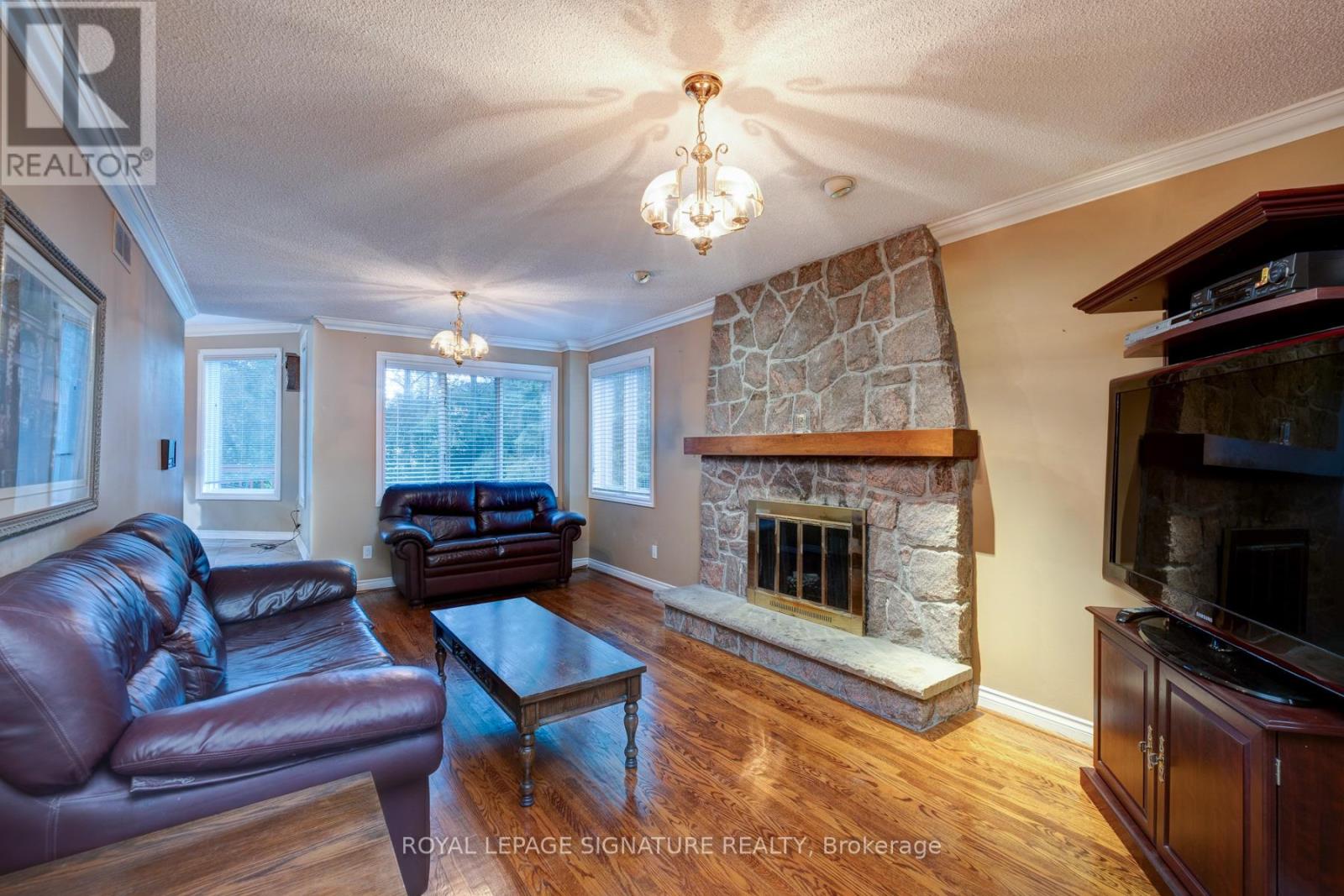 4 Ruth Court, Whitchurch-Stouffville, Ontario  L4A 2E3 - Photo 16 - N12479234