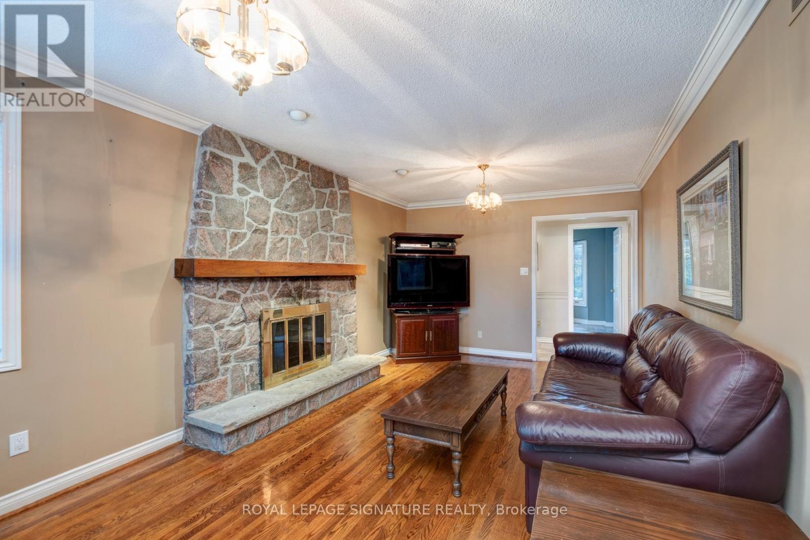 4 Ruth Court, Whitchurch-Stouffville, Ontario  L4A 2E3 - Photo 17 - N12479234