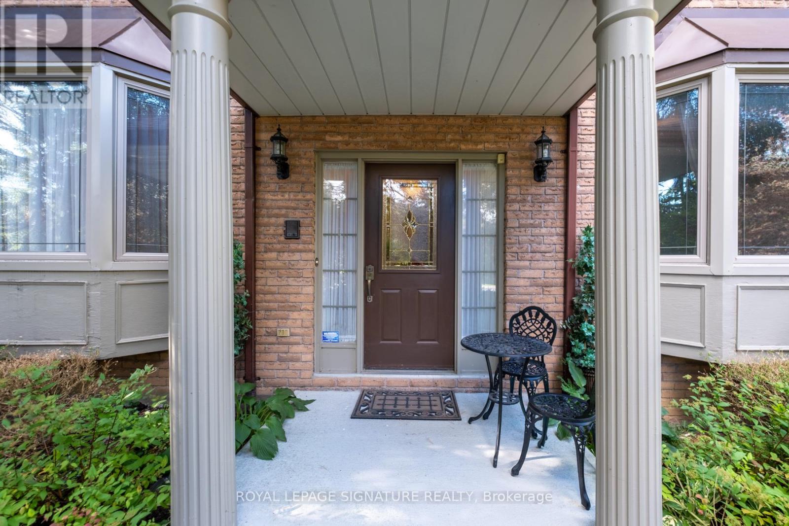 4 Ruth Court, Whitchurch-Stouffville, Ontario  L4A 2E3 - Photo 2 - N12479234