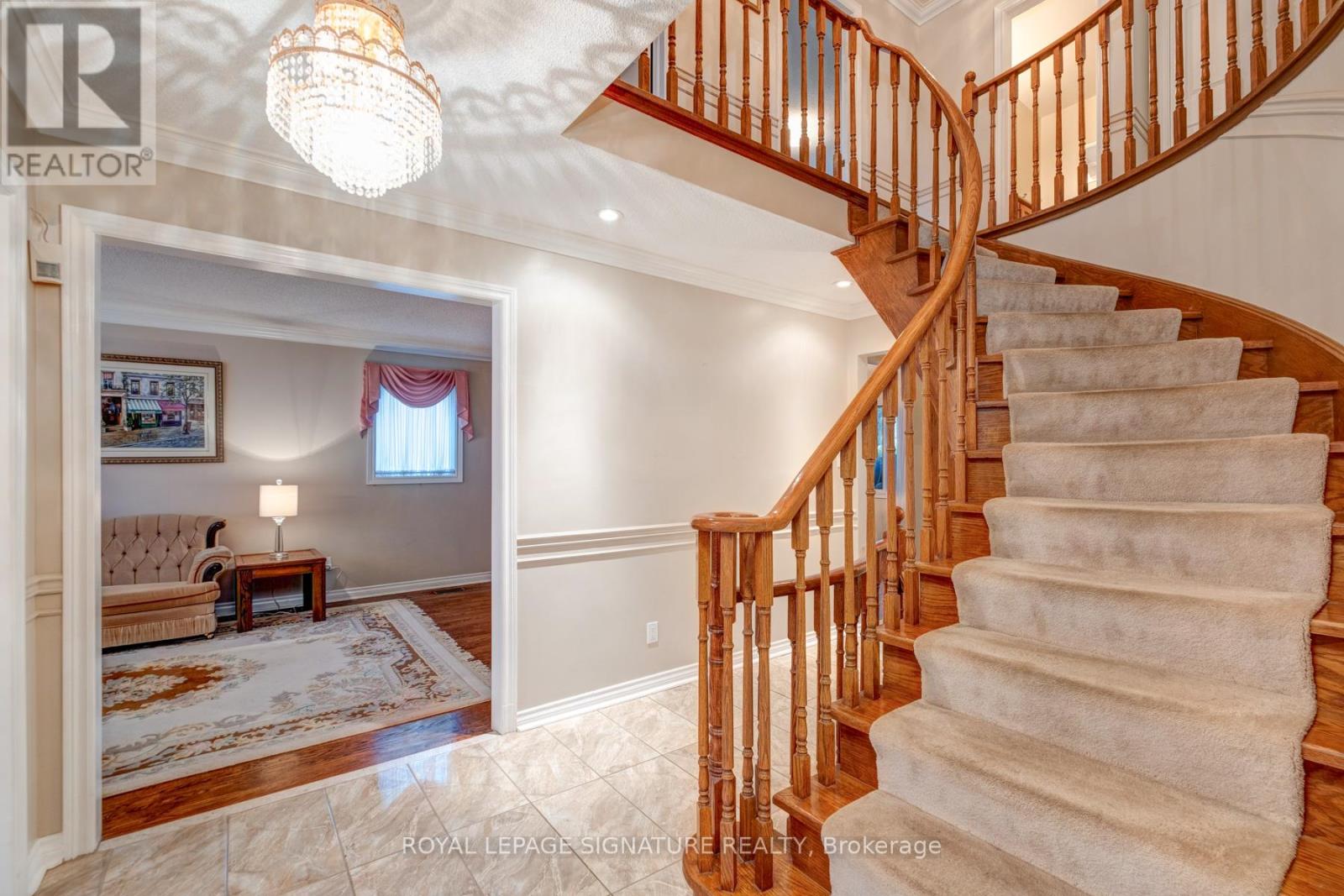 4 Ruth Court, Whitchurch-Stouffville, Ontario  L4A 2E3 - Photo 4 - N12479234