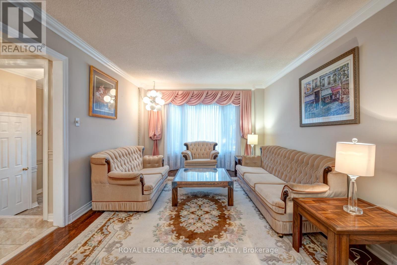 4 Ruth Court, Whitchurch-Stouffville, Ontario  L4A 2E3 - Photo 5 - N12479234