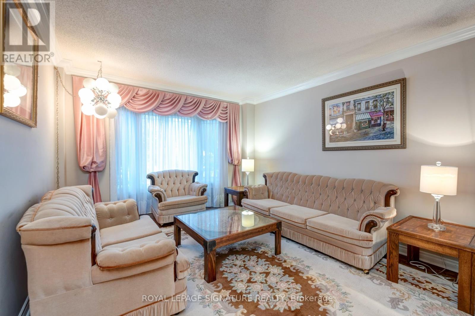 4 Ruth Court, Whitchurch-Stouffville, Ontario  L4A 2E3 - Photo 6 - N12479234