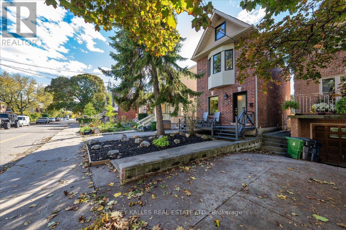 338 BARTLETT AVENUE N, Toronto, Ontario