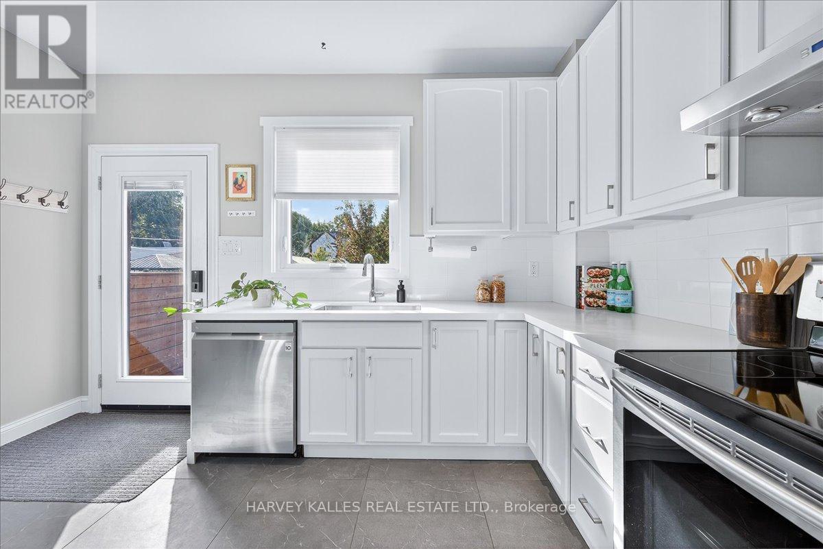 338 Bartlett Avenue N, Toronto, Ontario  M6H 3G7 - Photo 11 - W12479156