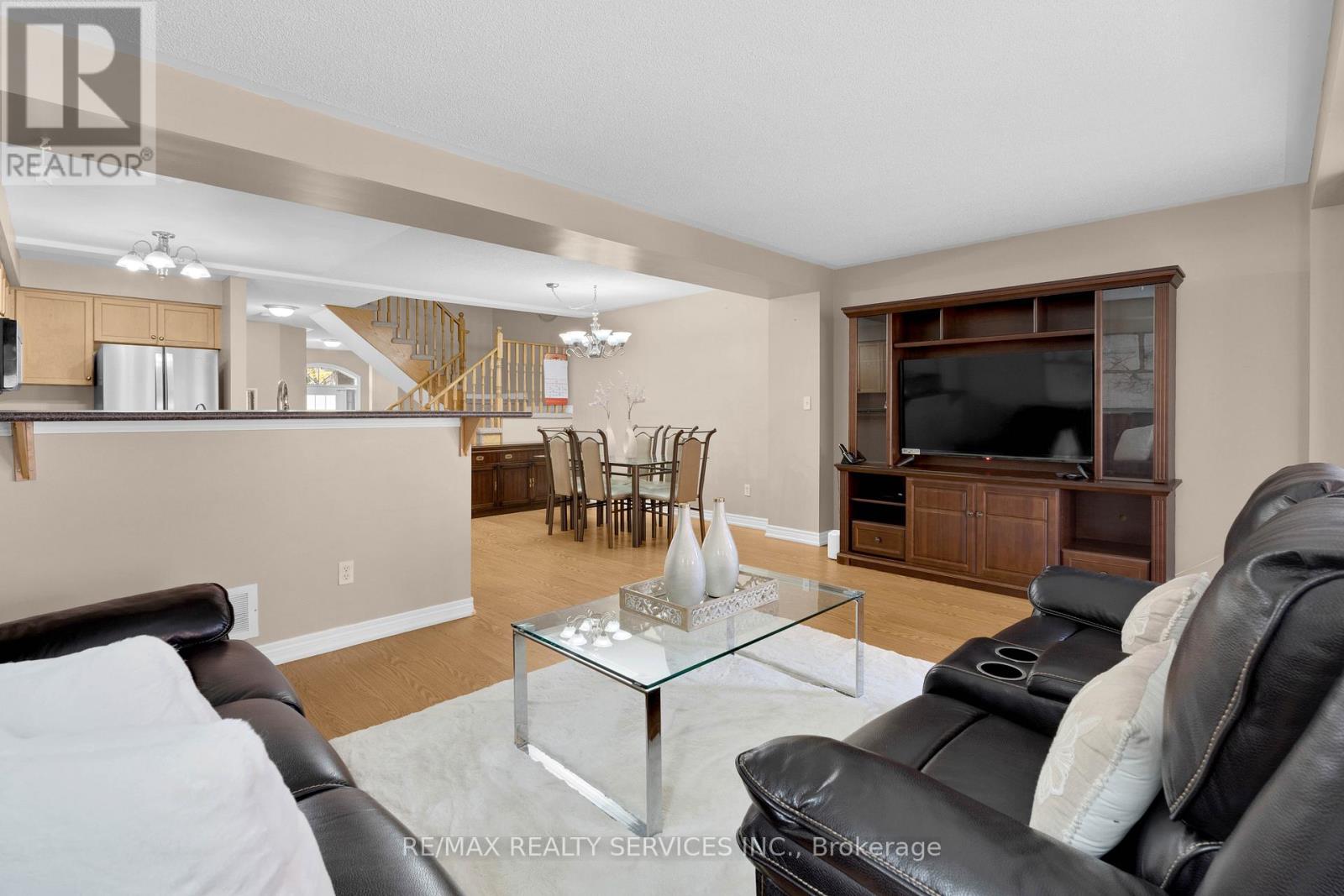 19 Traymore Street, Brampton, Ontario  L7A 2G2 - Photo 14 - W12479253