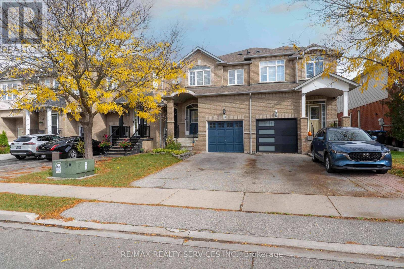19 Traymore Street, Brampton, Ontario  L7A 2G2 - Photo 2 - W12479253