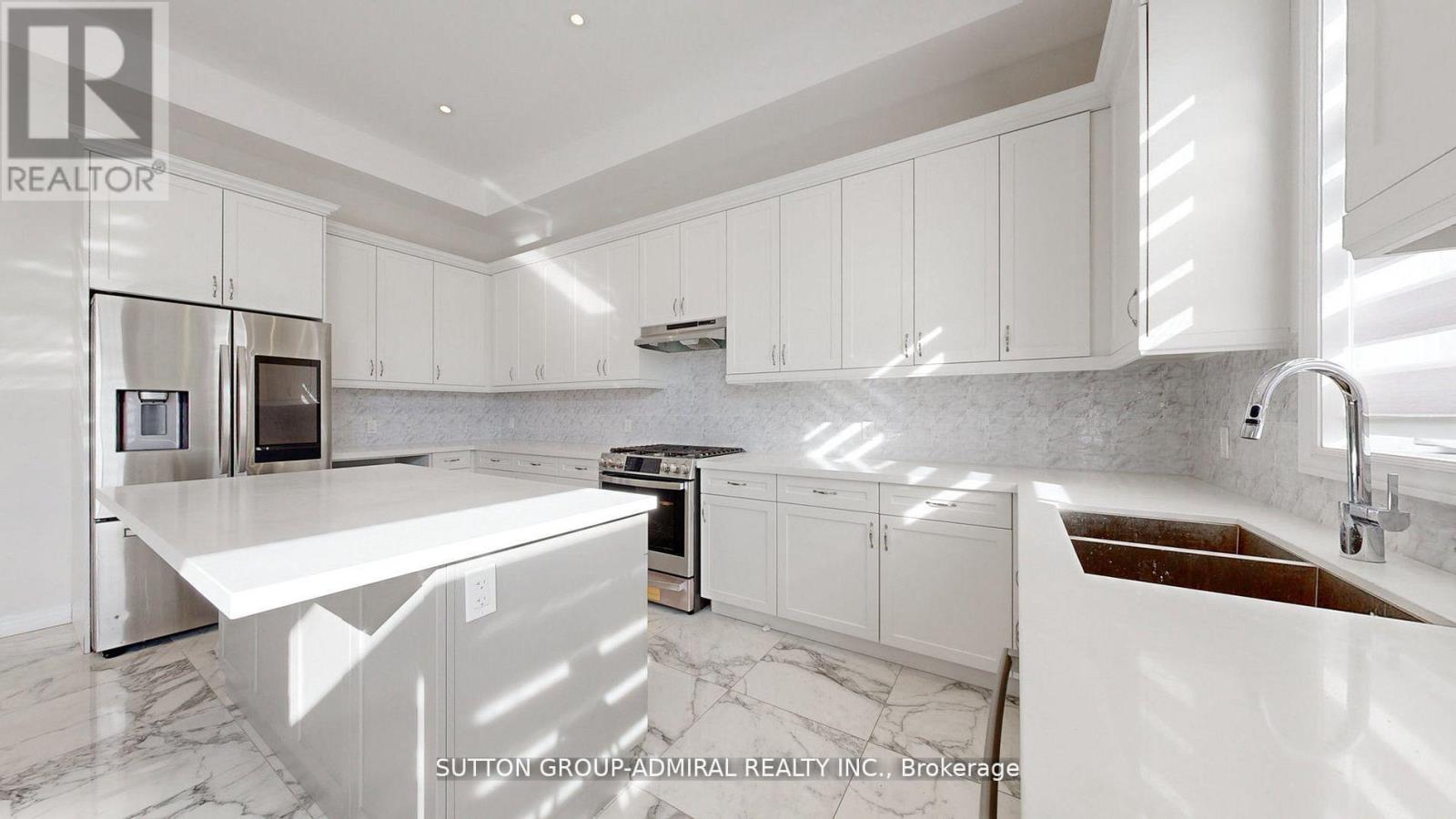 34 Carnegie Drive, Oakville, Ontario  L6H 0V8 - Photo 15 - W12479264