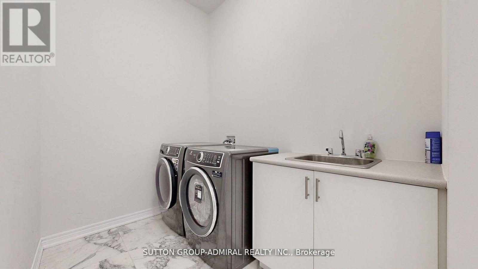 34 Carnegie Drive, Oakville, Ontario  L6H 0V8 - Photo 19 - W12479264