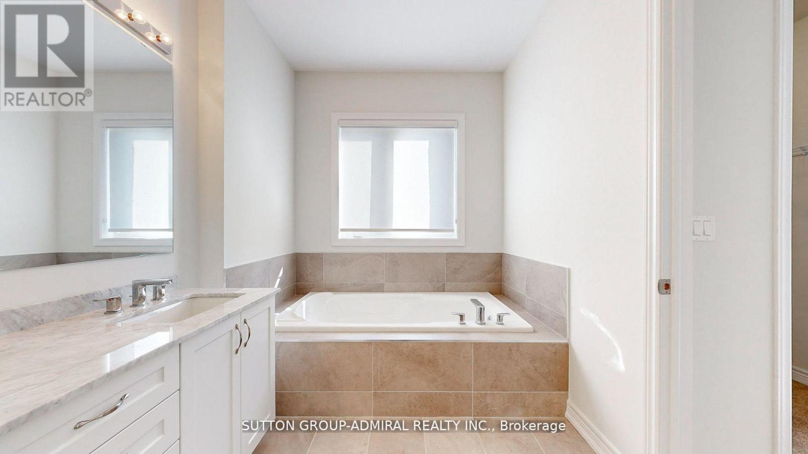 34 Carnegie Drive, Oakville, Ontario  L6H 0V8 - Photo 33 - W12479264