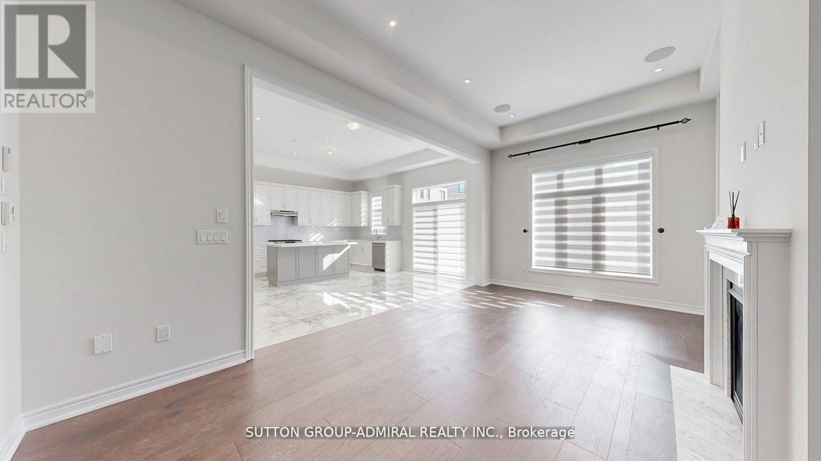 34 Carnegie Drive, Oakville, Ontario  L6H 0V8 - Photo 6 - W12479264