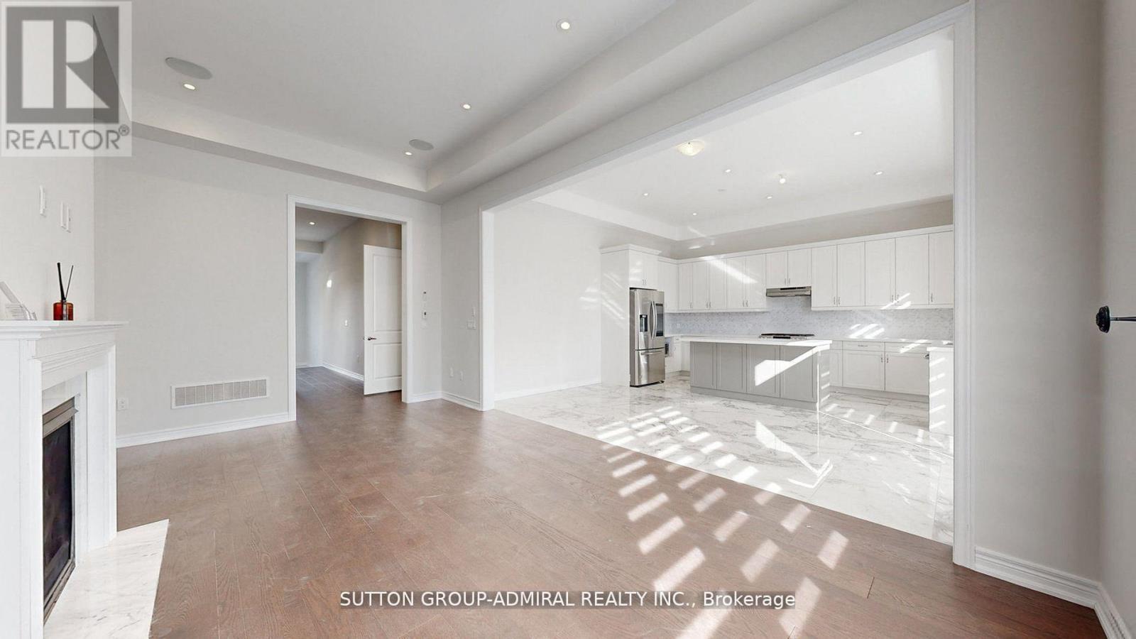34 Carnegie Drive, Oakville, Ontario  L6H 0V8 - Photo 7 - W12479264