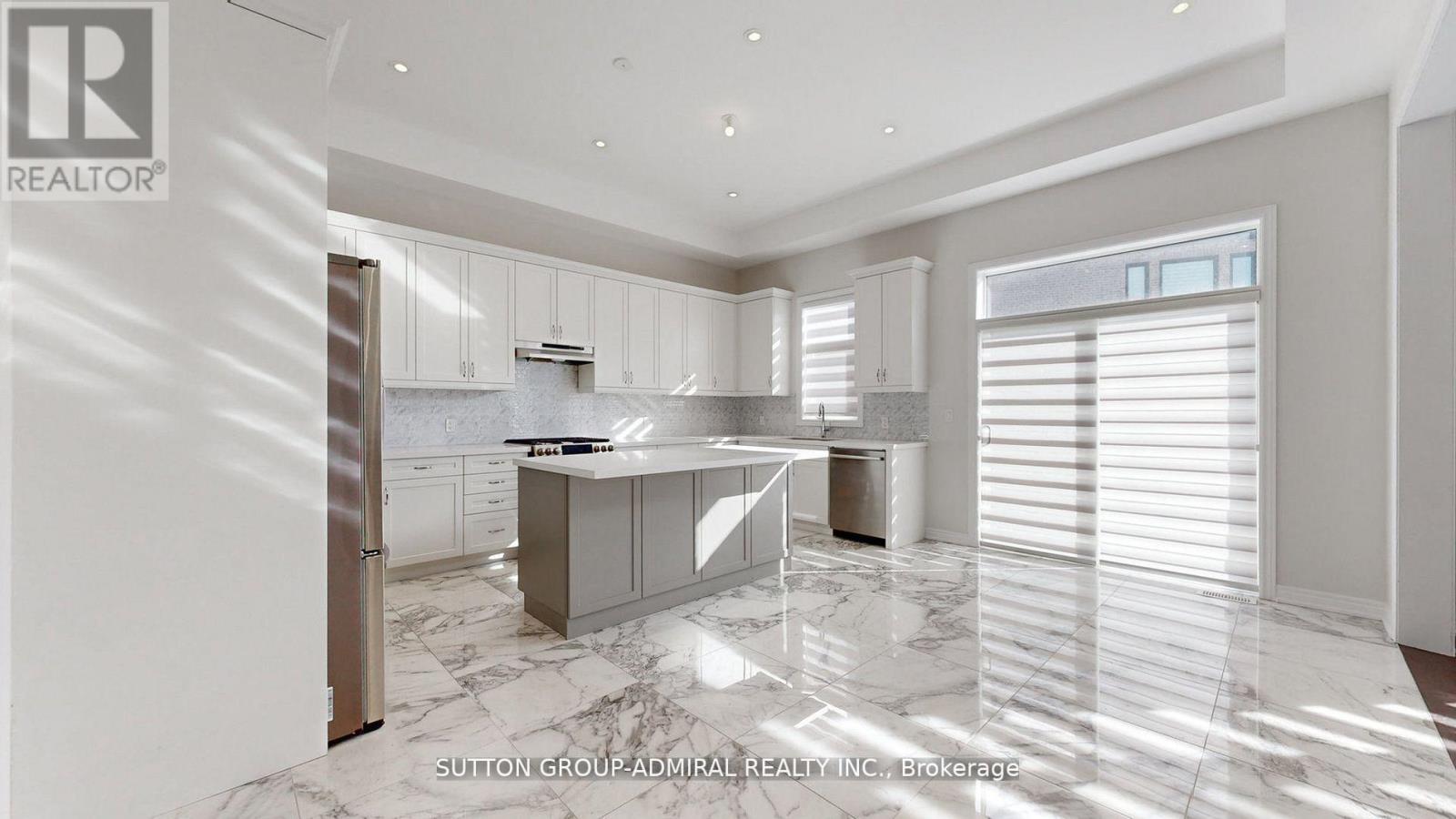 34 Carnegie Drive, Oakville, Ontario  L6H 0V8 - Photo 9 - W12479264