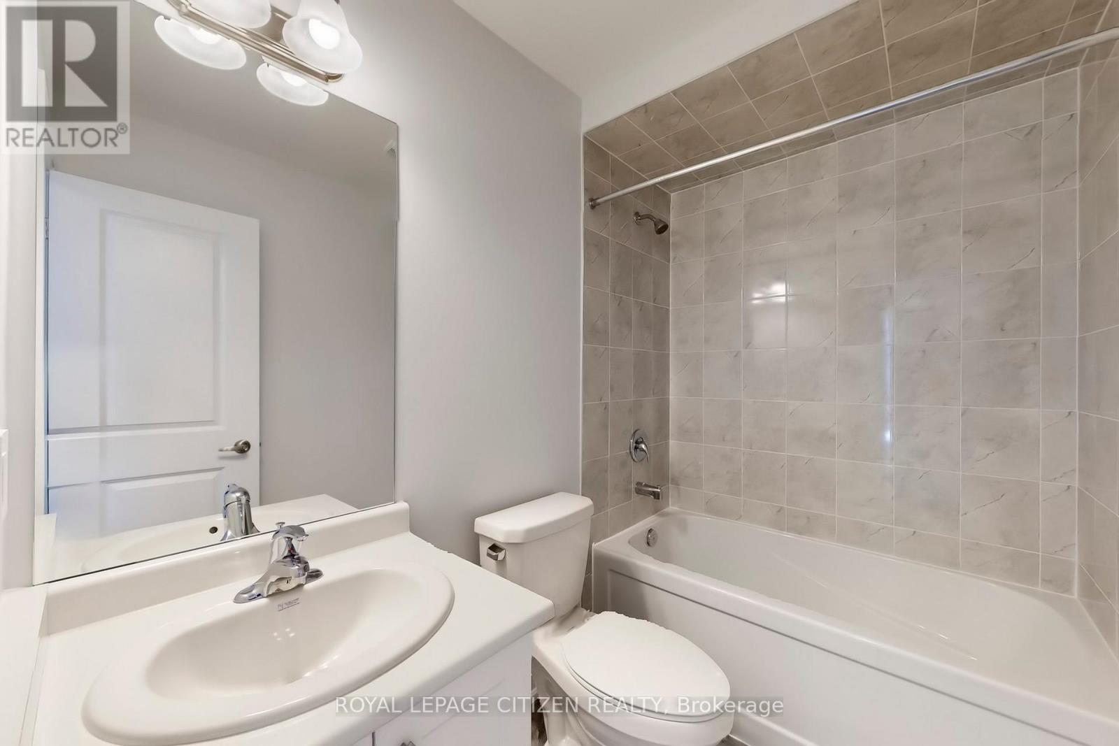 71 Butler Boulevard, Kawartha Lakes, Ontario  K9V 6A9 - Photo 41 - X12479235