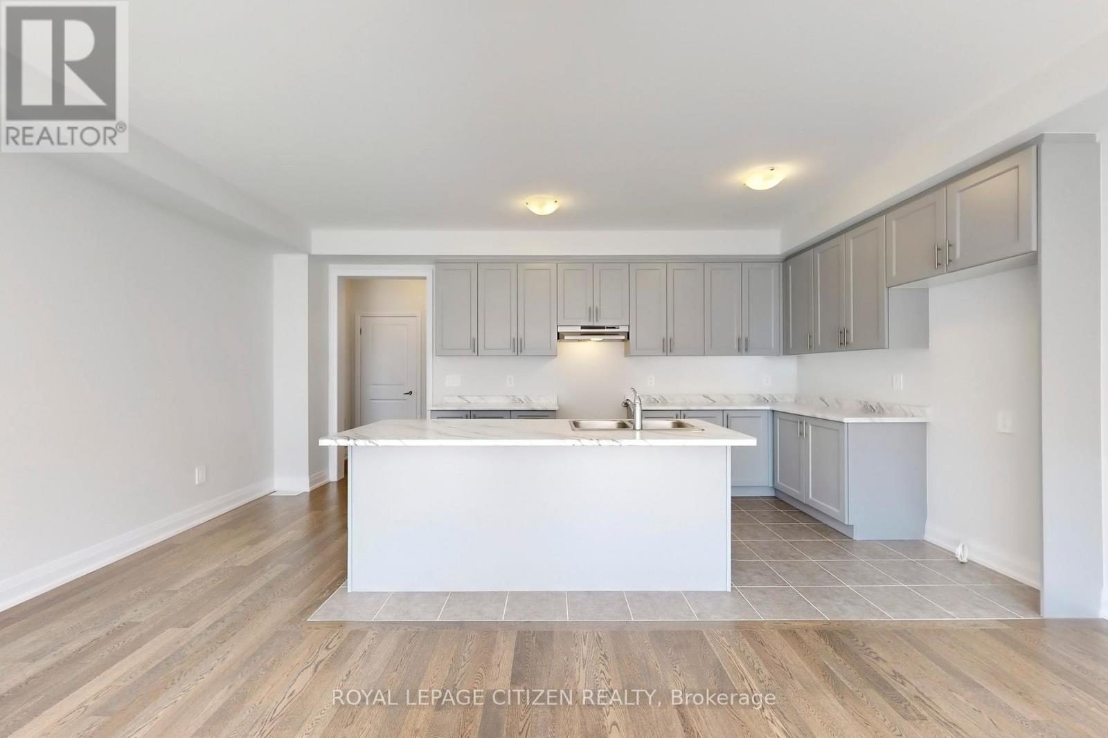 71 Butler Boulevard, Kawartha Lakes, Ontario  K9V 6A9 - Photo 8 - X12479235