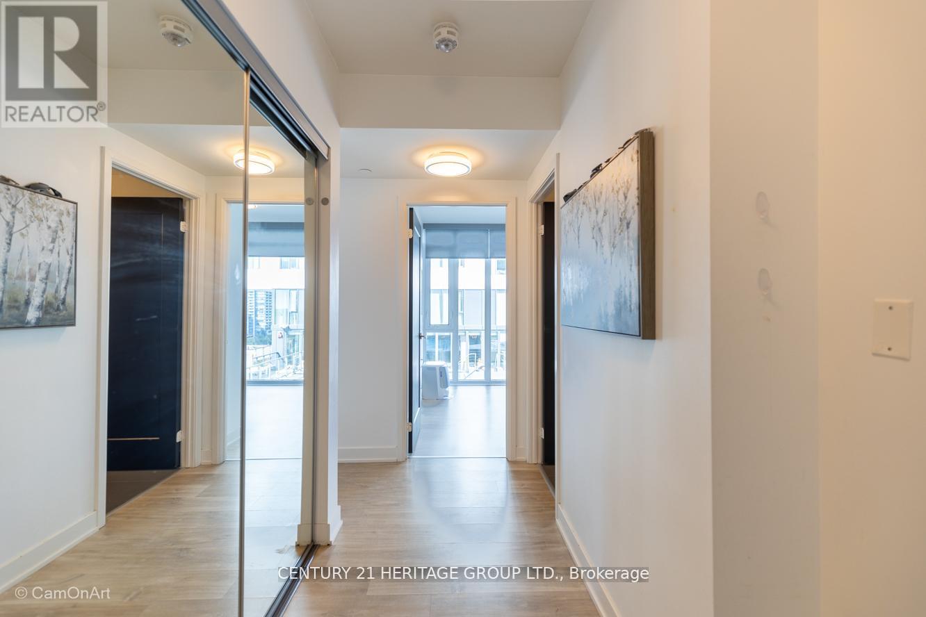 1001 - 27 Bathurst Street, Toronto (Waterfront Communities), Ontario  M5V 0R1 - Photo 2 - C12479342