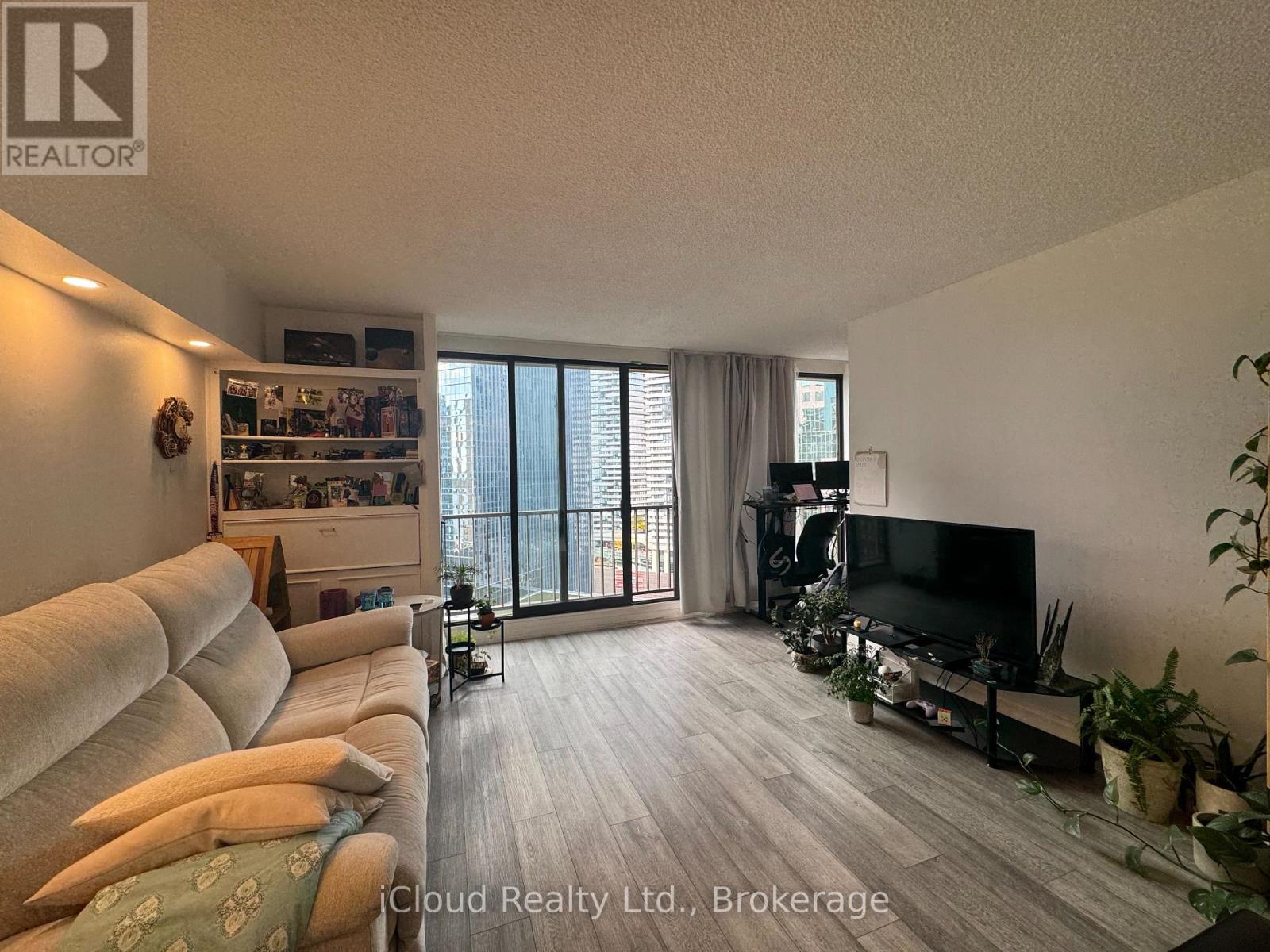 2423 - 33 Harbour Square, Toronto, Ontario  M5J 2G2 - Photo 11 - C12479352