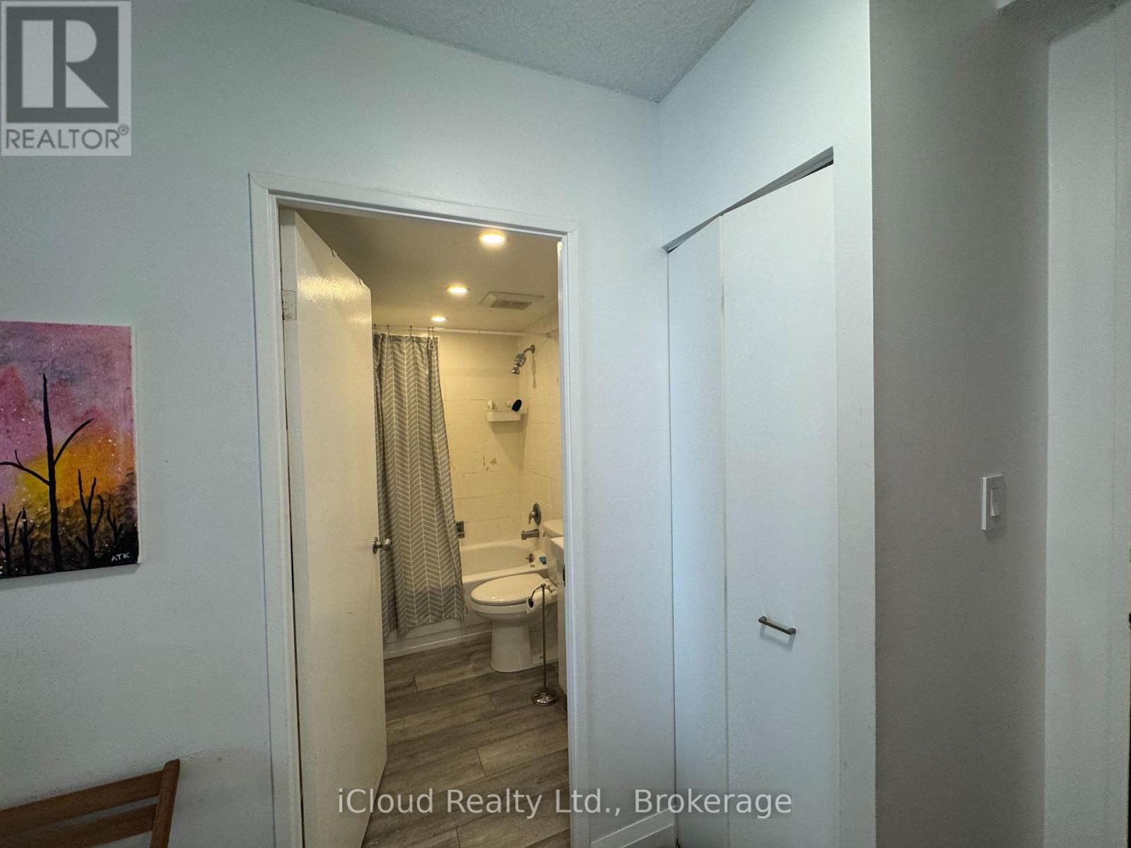 2423 - 33 Harbour Square, Toronto, Ontario  M5J 2G2 - Photo 13 - C12479352