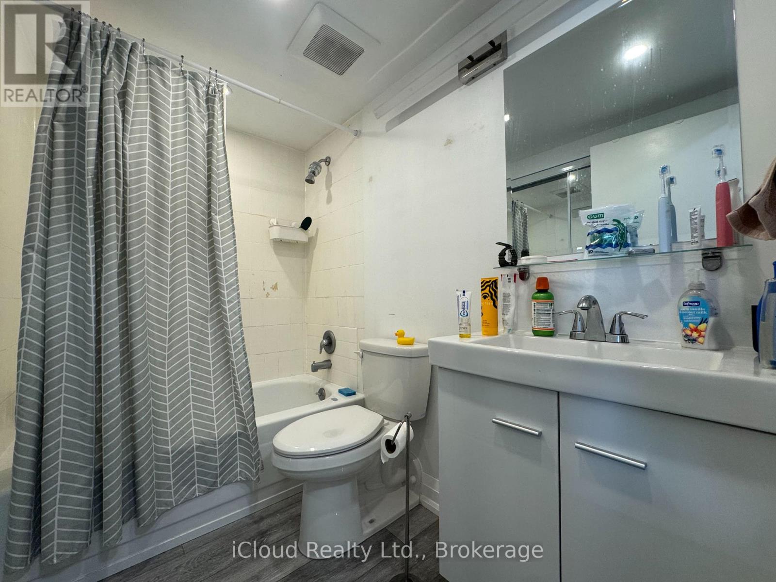 2423 - 33 Harbour Square, Toronto, Ontario  M5J 2G2 - Photo 14 - C12479352