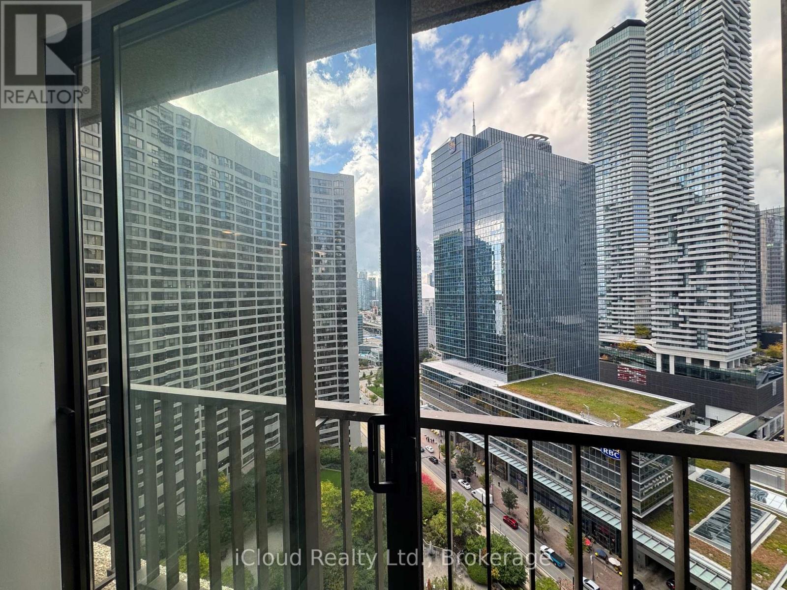 2423 - 33 Harbour Square, Toronto, Ontario  M5J 2G2 - Photo 15 - C12479352