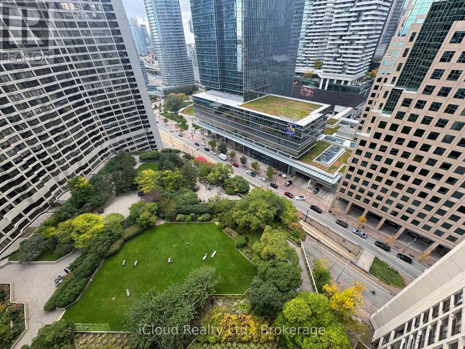 2423 - 33 Harbour Square, Toronto, Ontario  M5J 2G2 - Photo 17 - C12479352